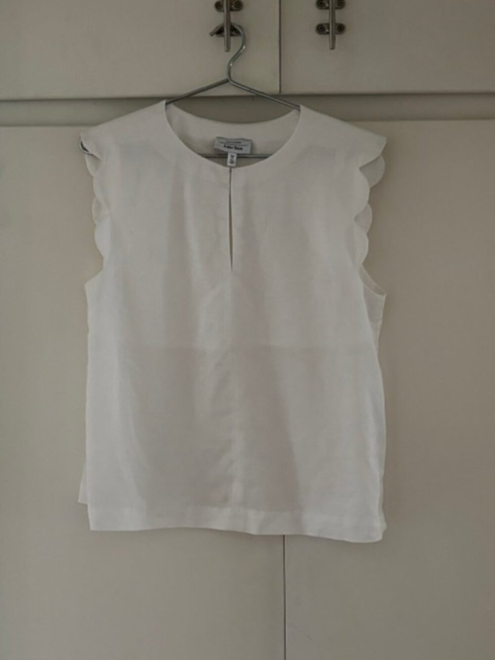 & Other Stories Paris Atelier White Linen sleeveless top with scalloped sleeves